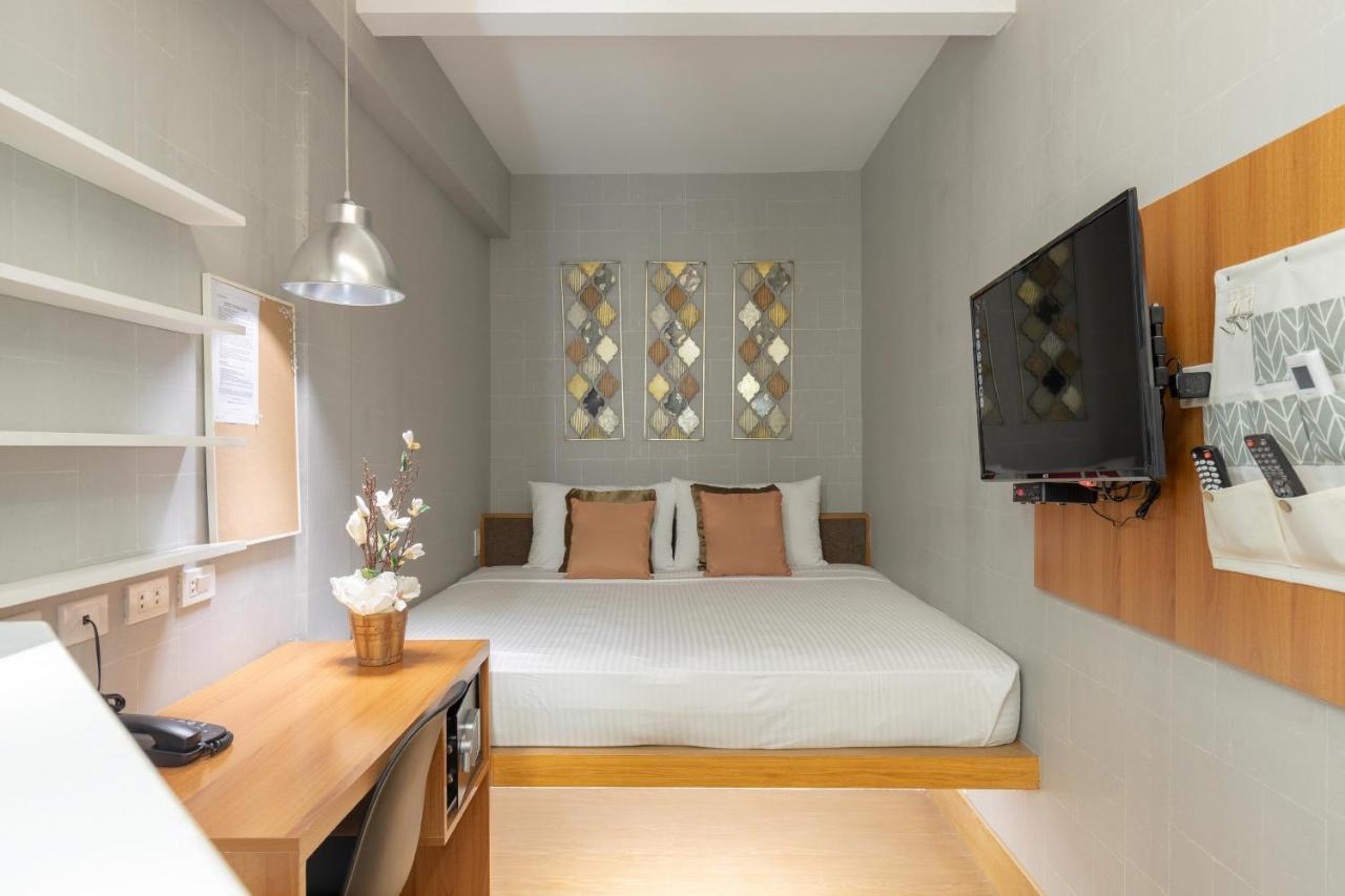Selah Pods Hotel Manila Pasay Exterior foto